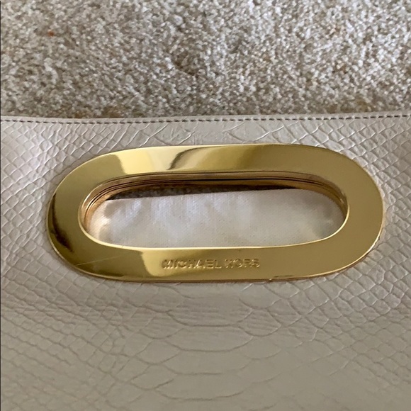 Michael Kors Handbags - MICHAEL KORS Clutch